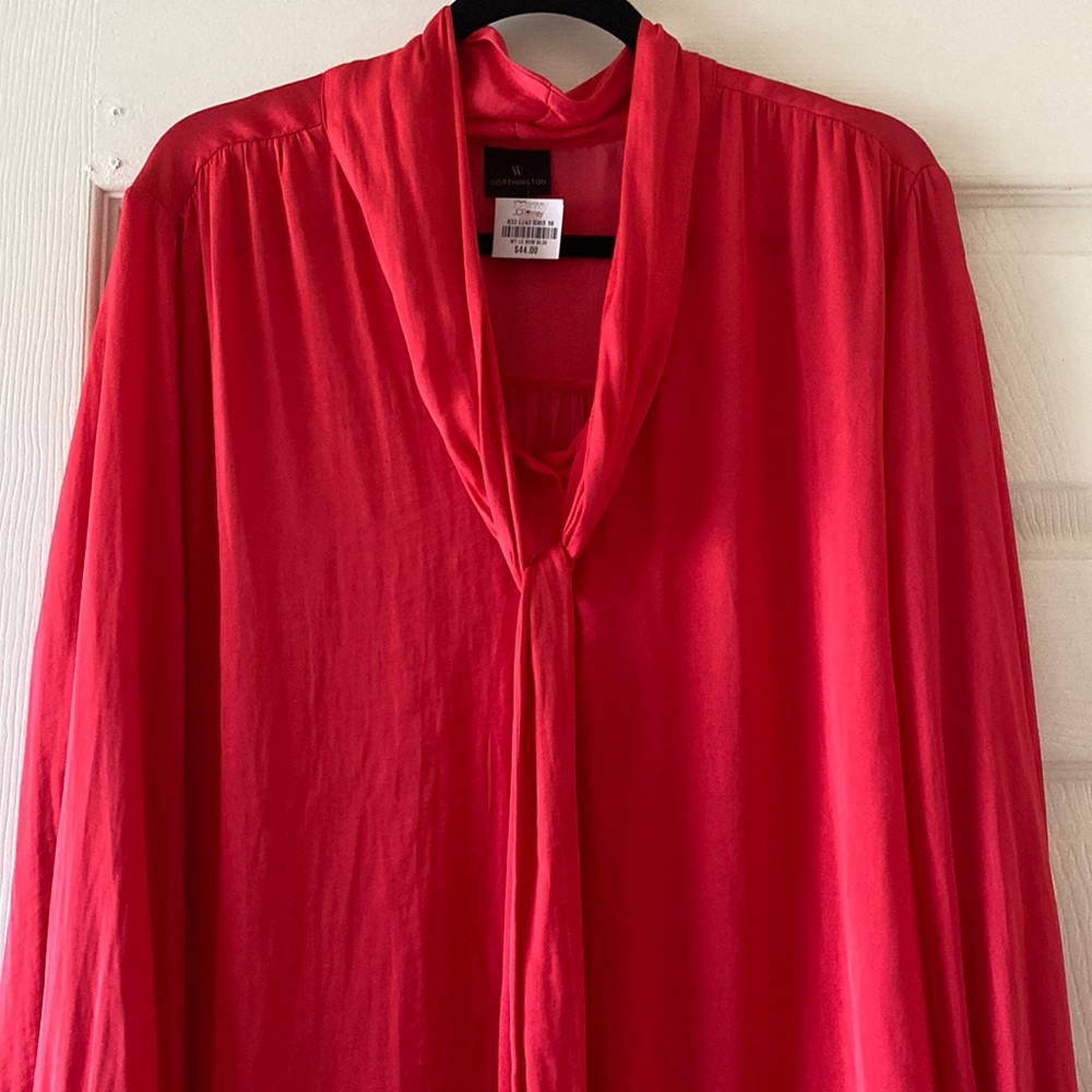 Neck bow blouse